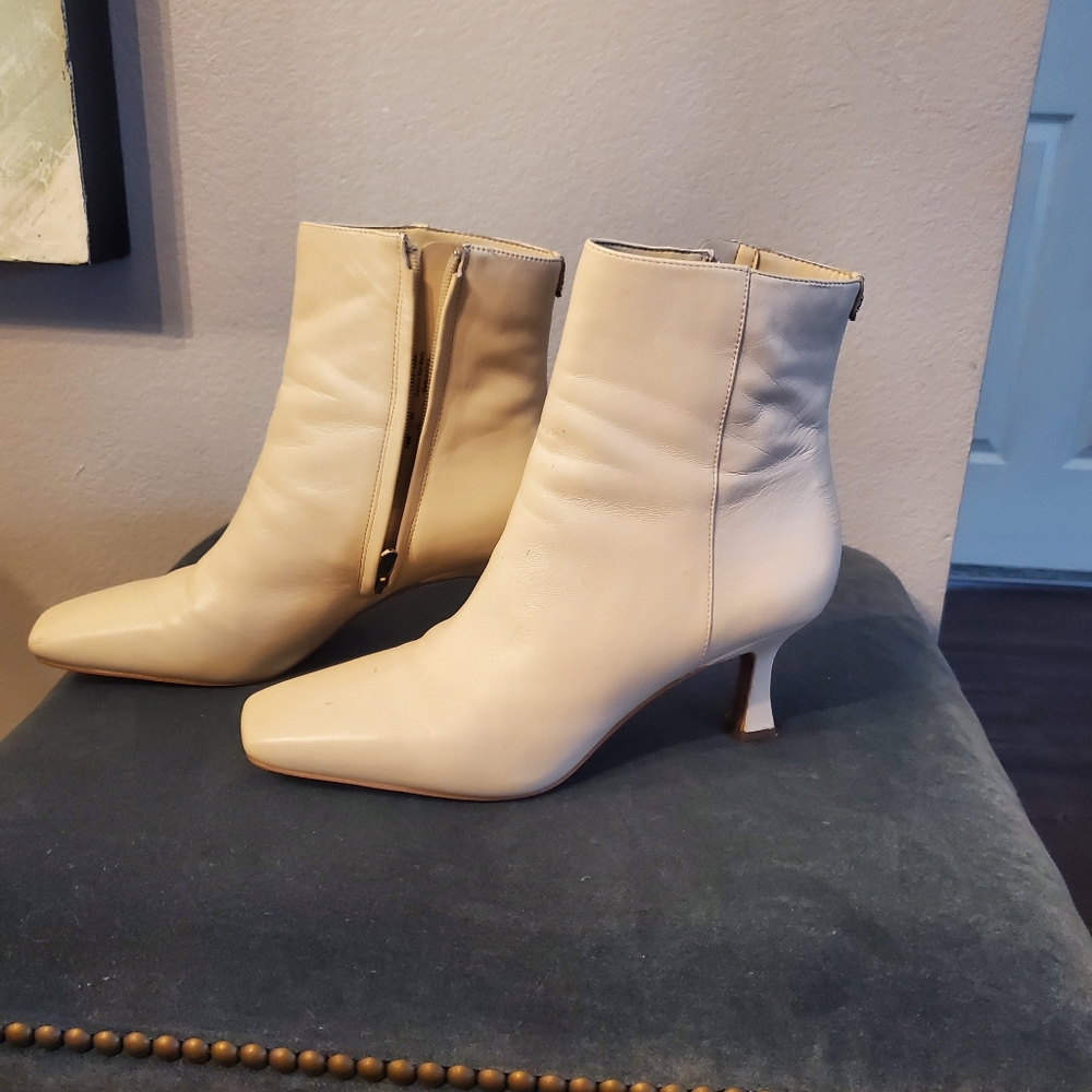 SAM EDELMAN IVORY LEATHER BOOTIES